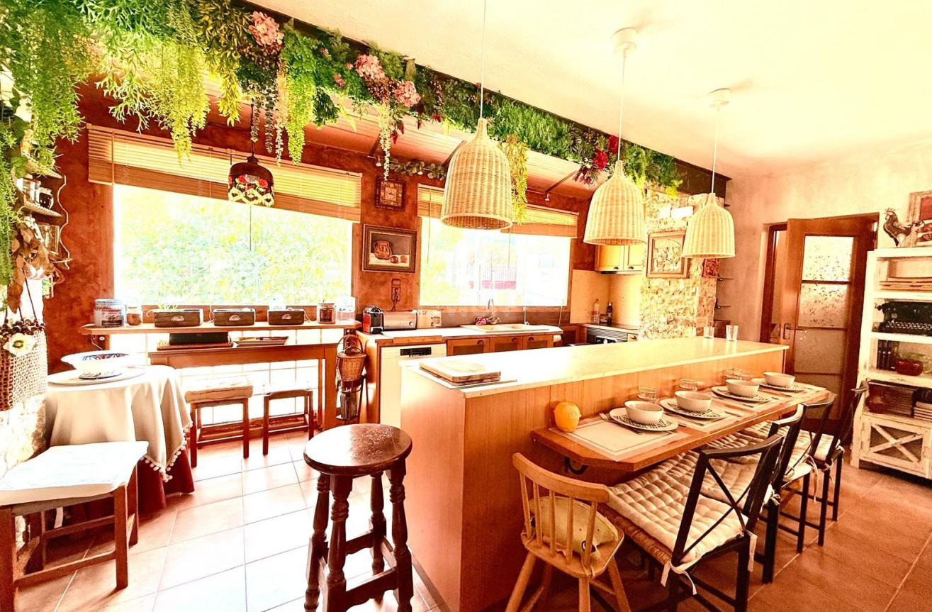 Odsprzedaż - Villa - Benferri