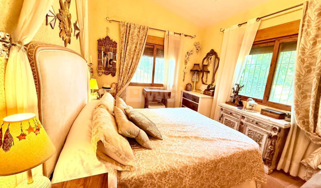 Odsprzedaż - Villa - Benferri