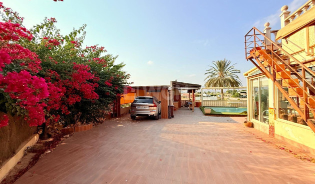 Odsprzedaż - Villa - Benferri