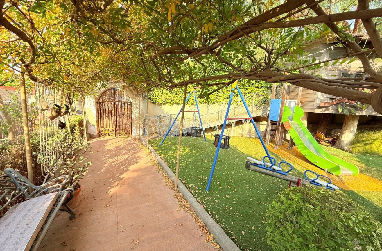 Odsprzedaż - Villa - Benferri