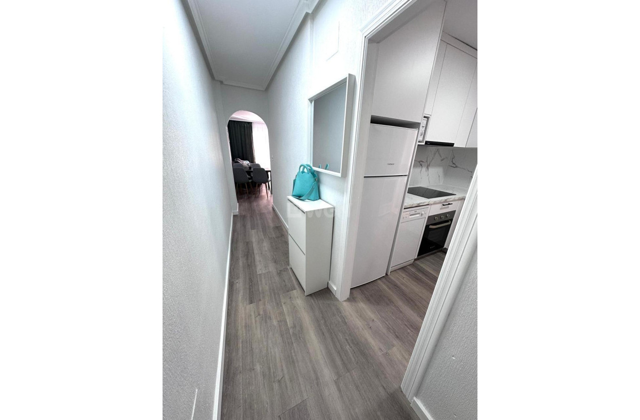 Odsprzedaż - Mieszkanie w bloku - Torrevieja - Centro - Muelle Pesquero