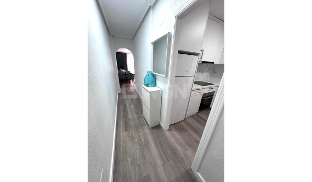 Odsprzedaż - Mieszkanie w bloku - Torrevieja - Centro - Muelle Pesquero