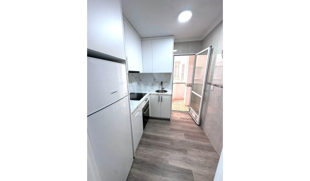 Odsprzedaż - Mieszkanie w bloku - Torrevieja - Centro - Muelle Pesquero