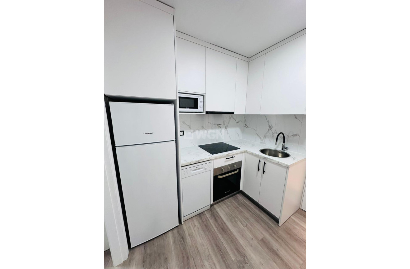 Odsprzedaż - Mieszkanie w bloku - Torrevieja - Centro - Muelle Pesquero