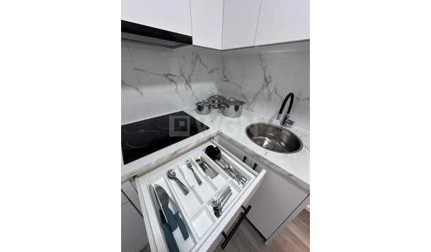 Odsprzedaż - Mieszkanie w bloku - Torrevieja - Centro - Muelle Pesquero