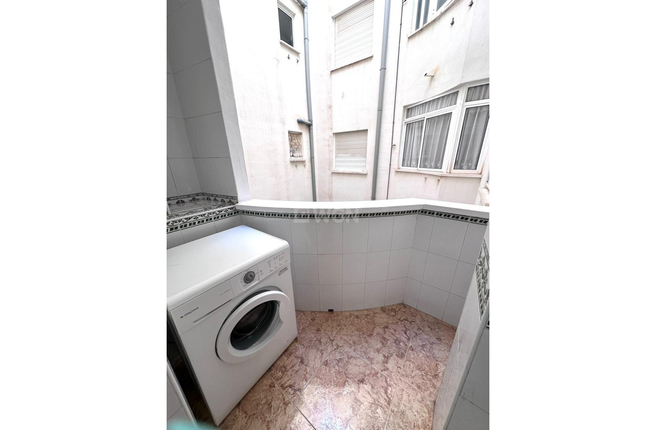 Odsprzedaż - Mieszkanie w bloku - Torrevieja - Centro - Muelle Pesquero