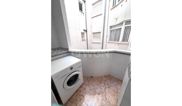 Odsprzedaż - Mieszkanie w bloku - Torrevieja - Centro - Muelle Pesquero