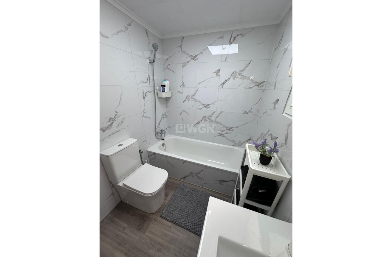 Odsprzedaż - Mieszkanie w bloku - Torrevieja - Centro - Muelle Pesquero