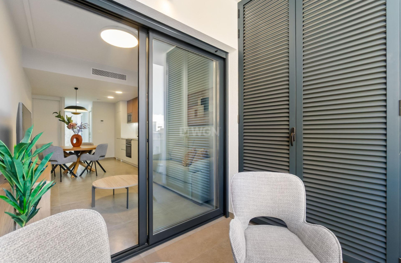 Odsprzedaż - Mieszkanie w bloku - Torrevieja - Playa del Cura