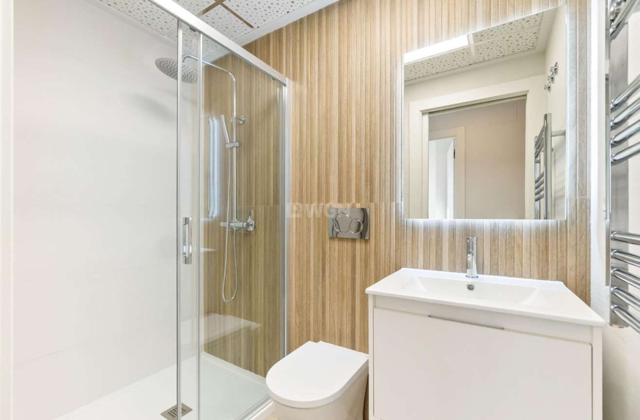 Odsprzedaż - Mieszkanie w bloku - Torrevieja - Playa del Cura