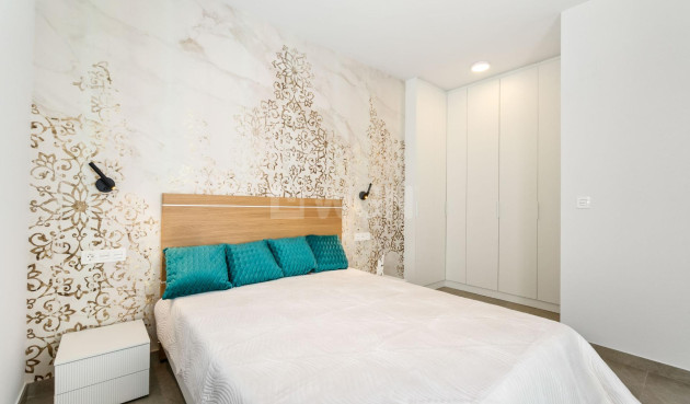 Odsprzedaż - Mieszkanie w bloku - Torrevieja - Playa del Cura