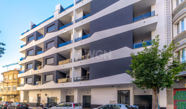 Odsprzedaż - Mieszkanie w bloku - Torrevieja - Playa del Cura