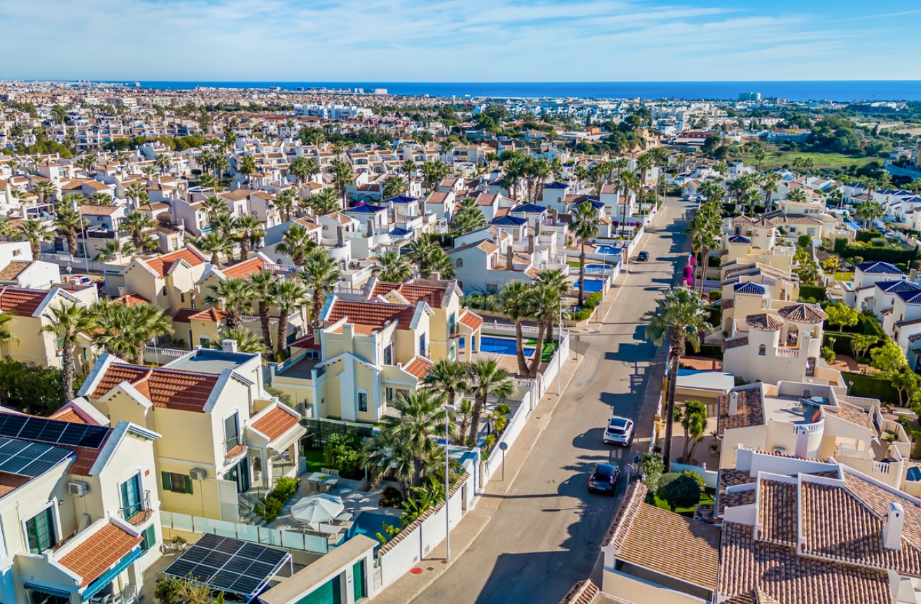 Resale - Villa - Orihuela Costa - Costa Blanca