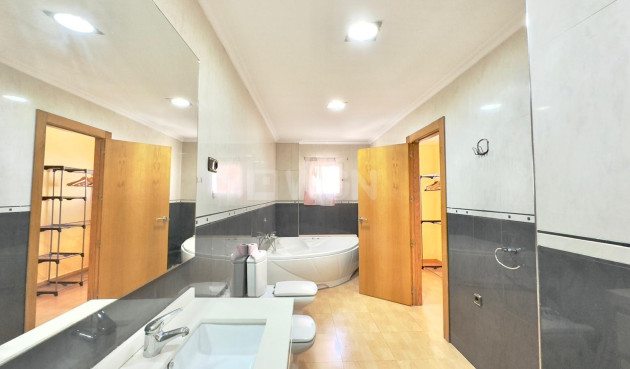 Reventa - Apartamento / piso - Torrevieja - Centro