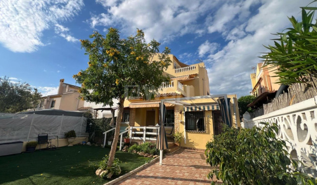 Odsprzedaż - Kamienica - Torrevieja - Calas Blanca