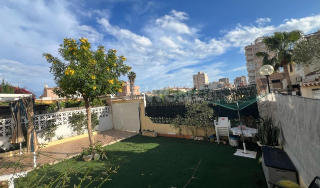 Odsprzedaż - Kamienica - Torrevieja - Calas Blanca