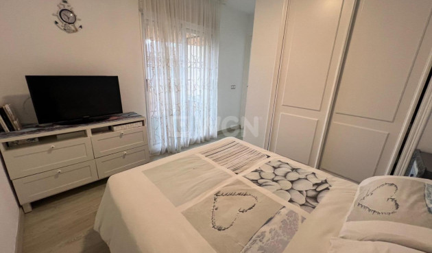 Odsprzedaż - Kamienica - Torrevieja - Calas Blanca