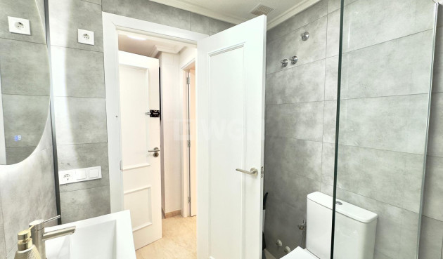 Wiederverkauf - Wohnung - Torrevieja - Centro
