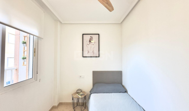 Wiederverkauf - Wohnung - Torrevieja - Centro