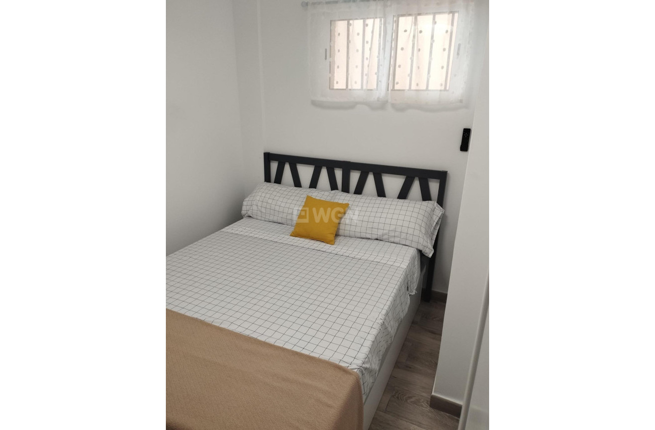 Odsprzedaż - Mieszkanie w bloku - Guardamar del Segura - Pinomar