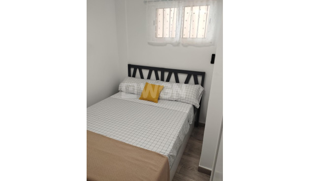 Odsprzedaż - Mieszkanie w bloku - Guardamar del Segura - Pinomar