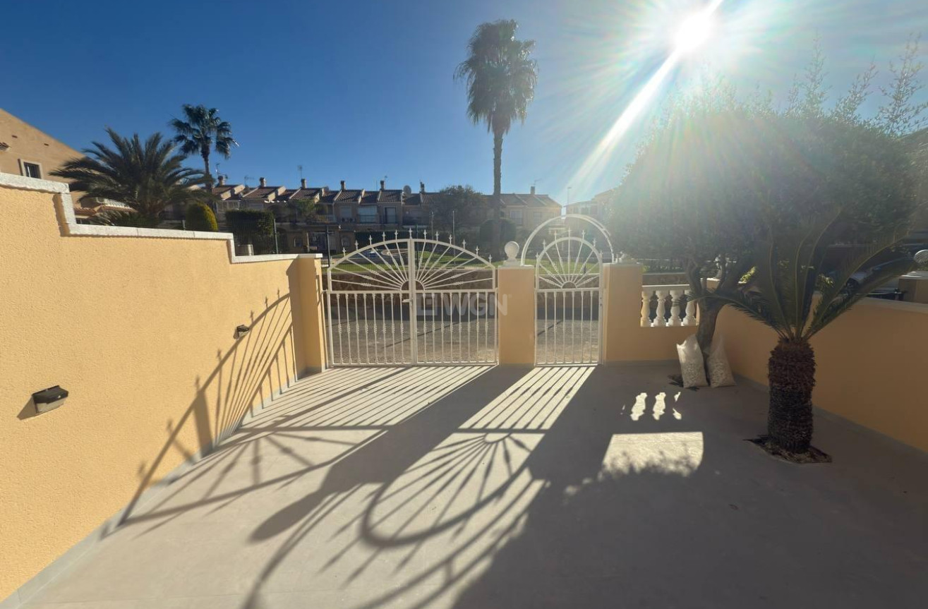 Resale - Townhouse - Torrevieja - aguas nuevas