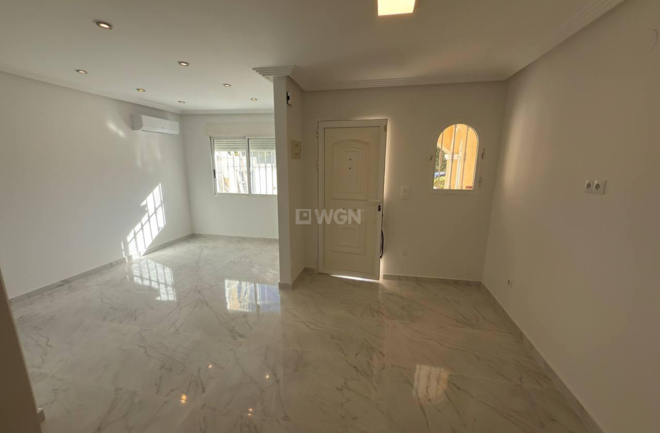 Resale - Townhouse - Torrevieja - aguas nuevas