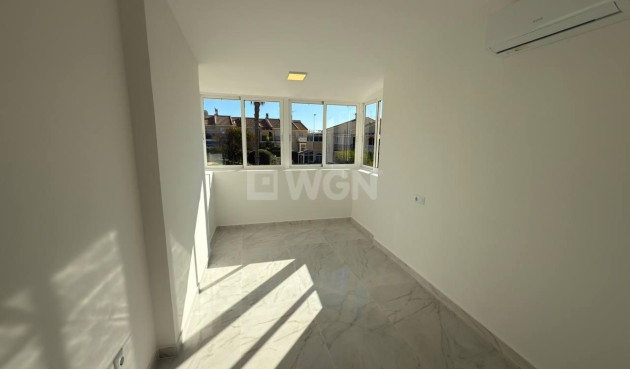 Resale - Townhouse - Torrevieja - aguas nuevas