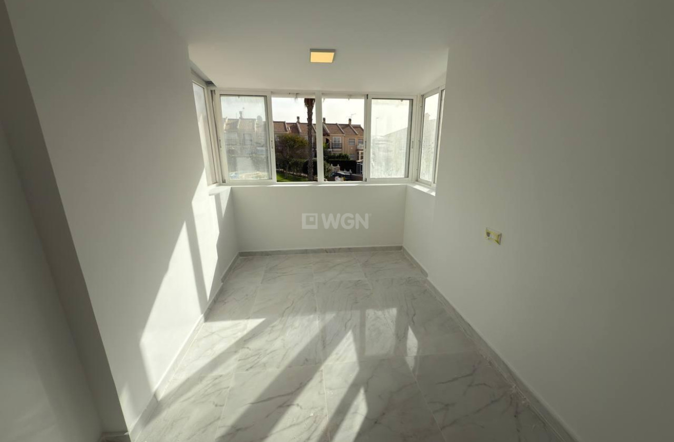 Resale - Townhouse - Torrevieja - aguas nuevas