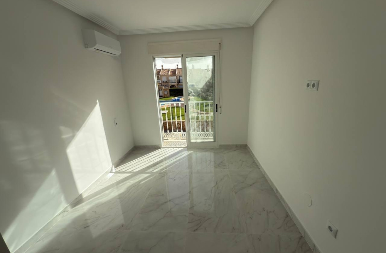 Resale - Townhouse - Torrevieja - aguas nuevas