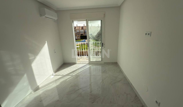 Resale - Townhouse - Torrevieja - aguas nuevas