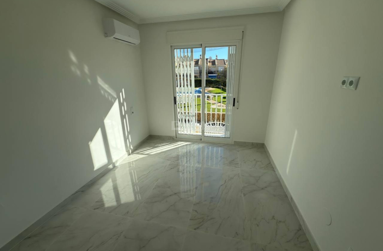 Resale - Townhouse - Torrevieja - aguas nuevas