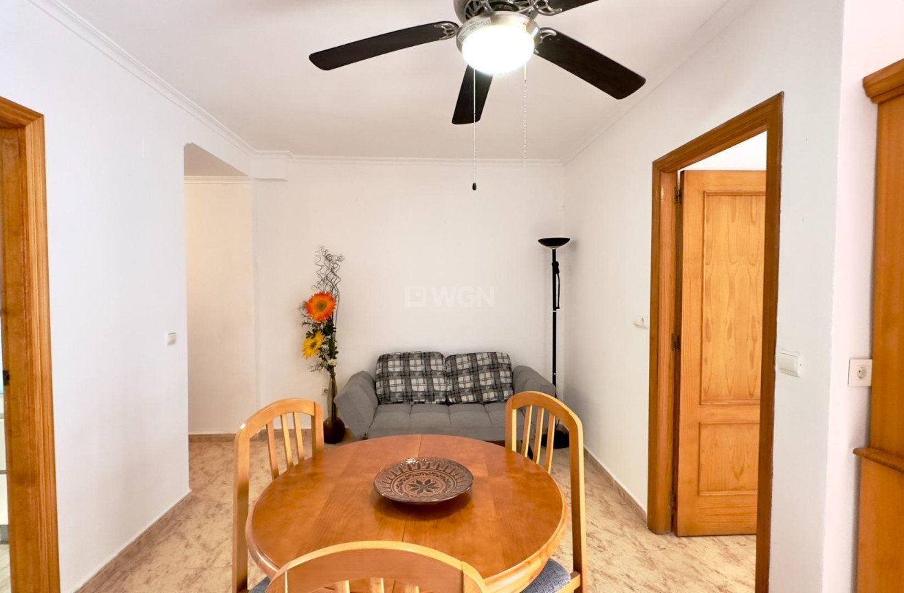 Odsprzedaż - Mieszkanie w bloku - Torrevieja - Centro