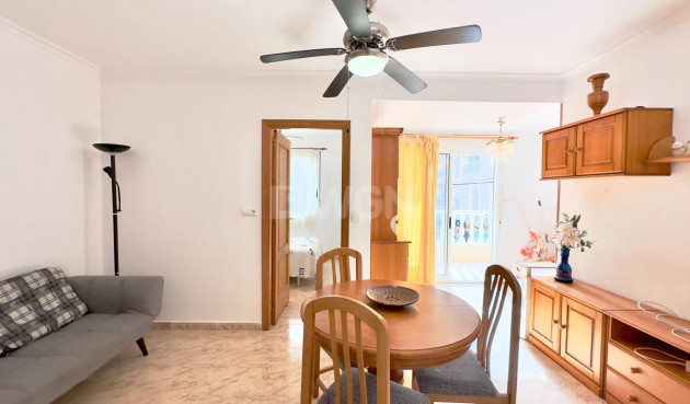 Odsprzedaż - Mieszkanie w bloku - Torrevieja - Centro