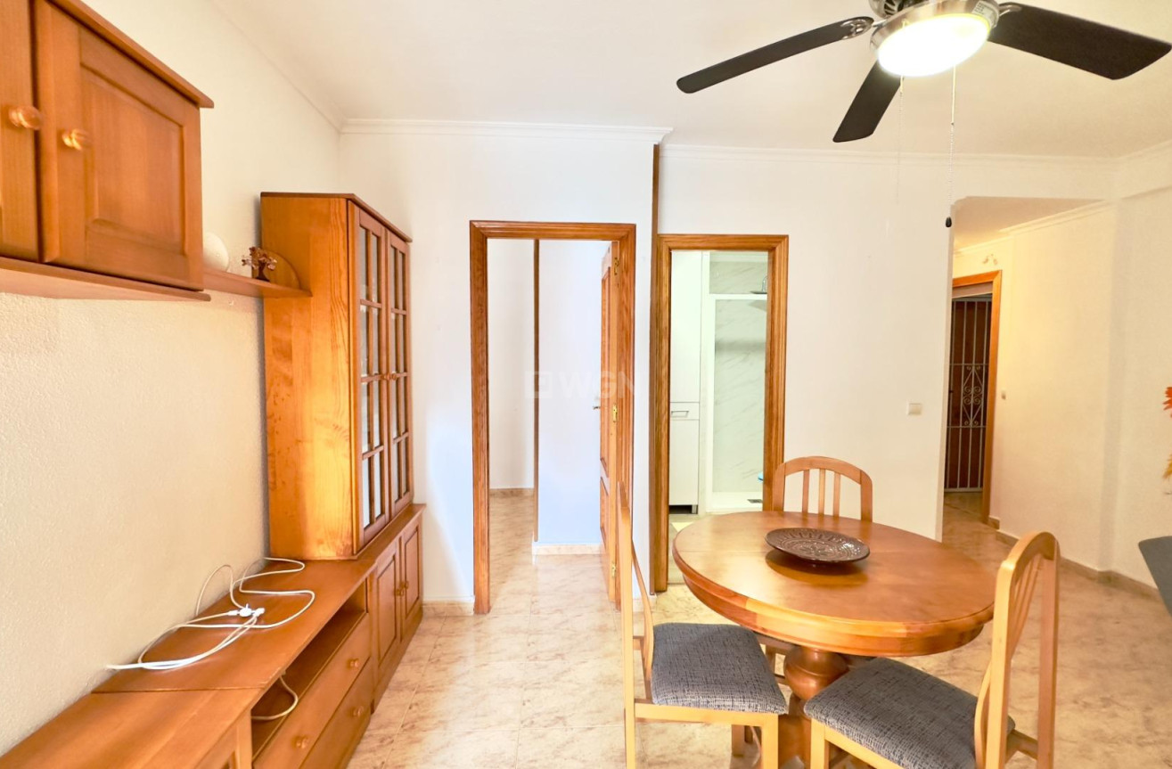 Odsprzedaż - Mieszkanie w bloku - Torrevieja - Centro