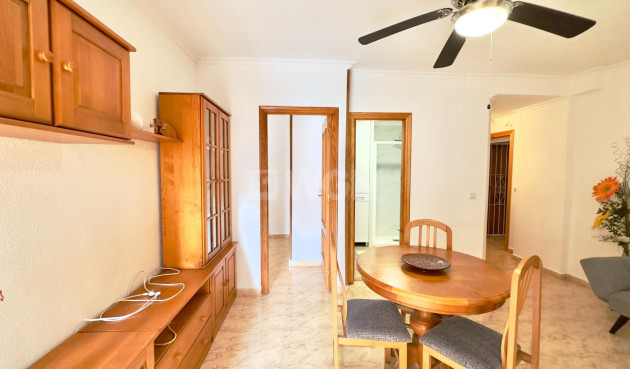 Odsprzedaż - Mieszkanie w bloku - Torrevieja - Centro