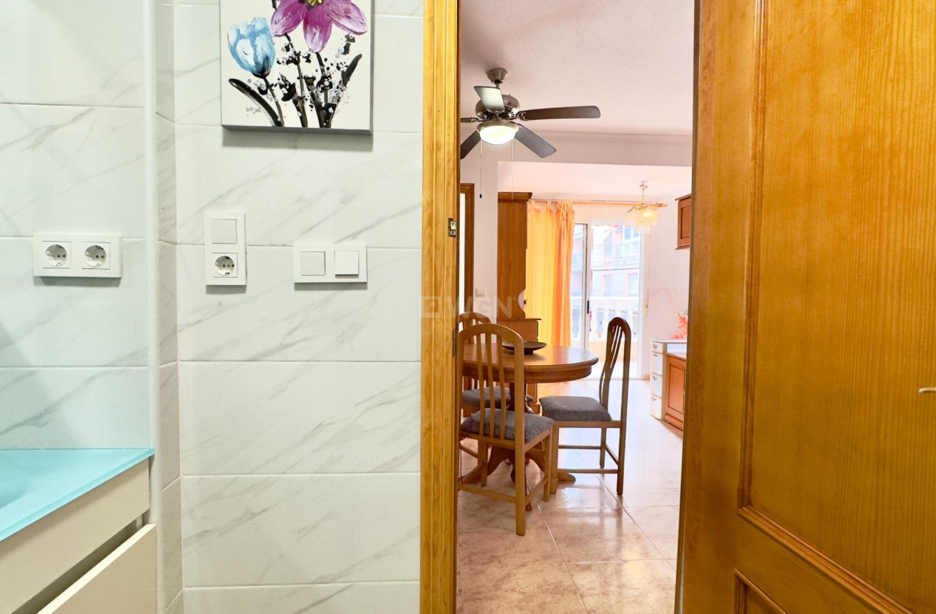 Odsprzedaż - Mieszkanie w bloku - Torrevieja - Centro