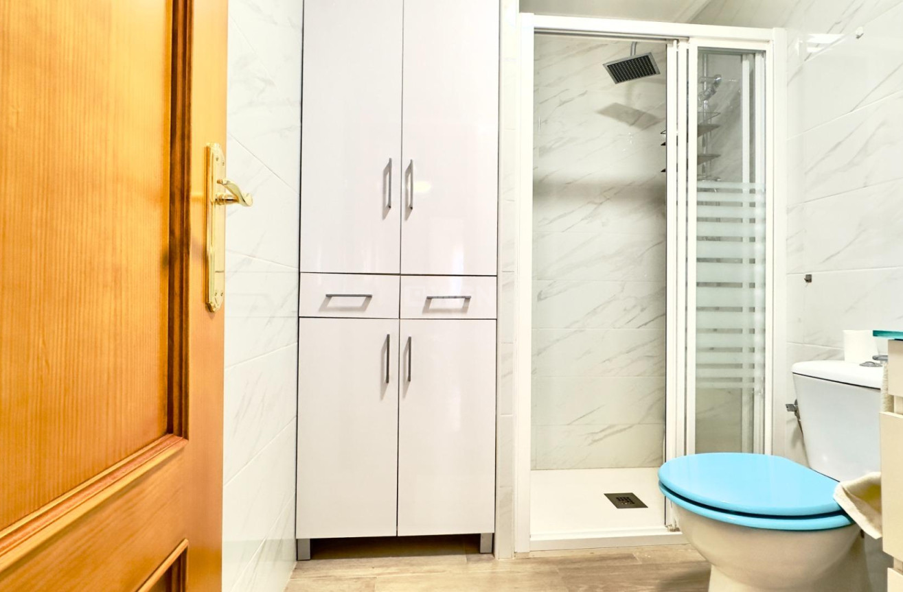 Odsprzedaż - Mieszkanie w bloku - Torrevieja - Centro