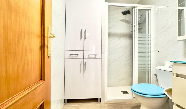 Odsprzedaż - Mieszkanie w bloku - Torrevieja - Centro