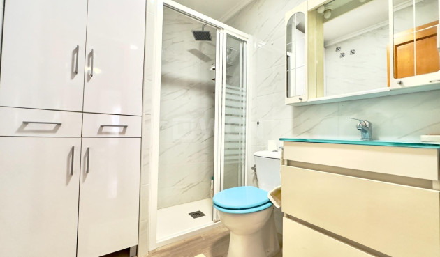 Odsprzedaż - Mieszkanie w bloku - Torrevieja - Centro