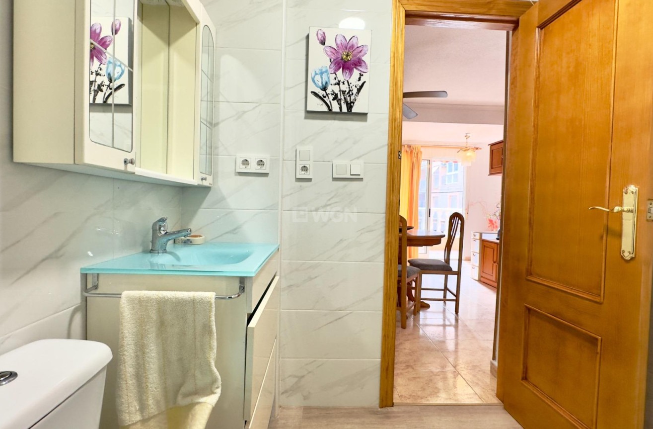 Odsprzedaż - Mieszkanie w bloku - Torrevieja - Centro