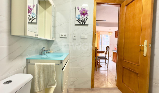 Odsprzedaż - Mieszkanie w bloku - Torrevieja - Centro