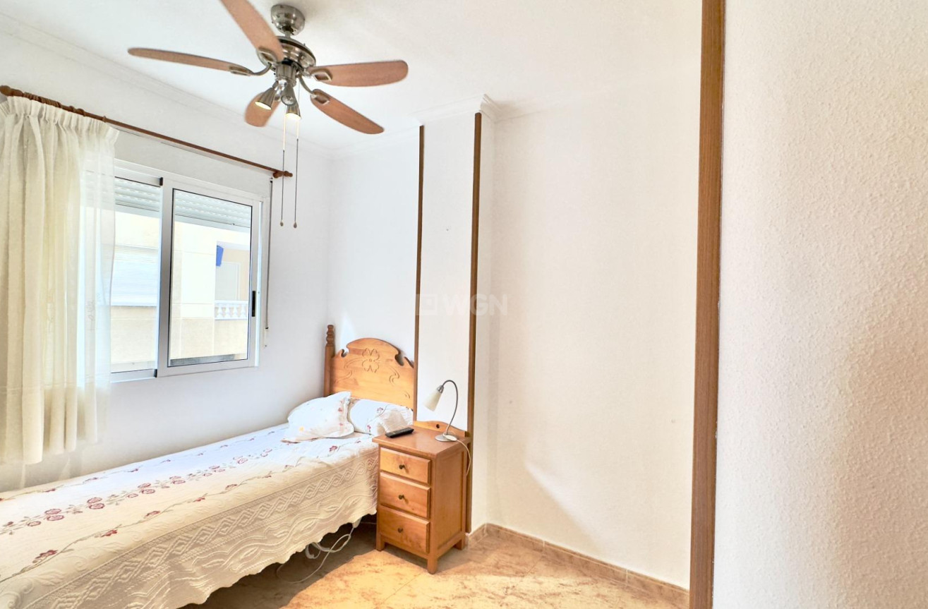 Odsprzedaż - Mieszkanie w bloku - Torrevieja - Centro