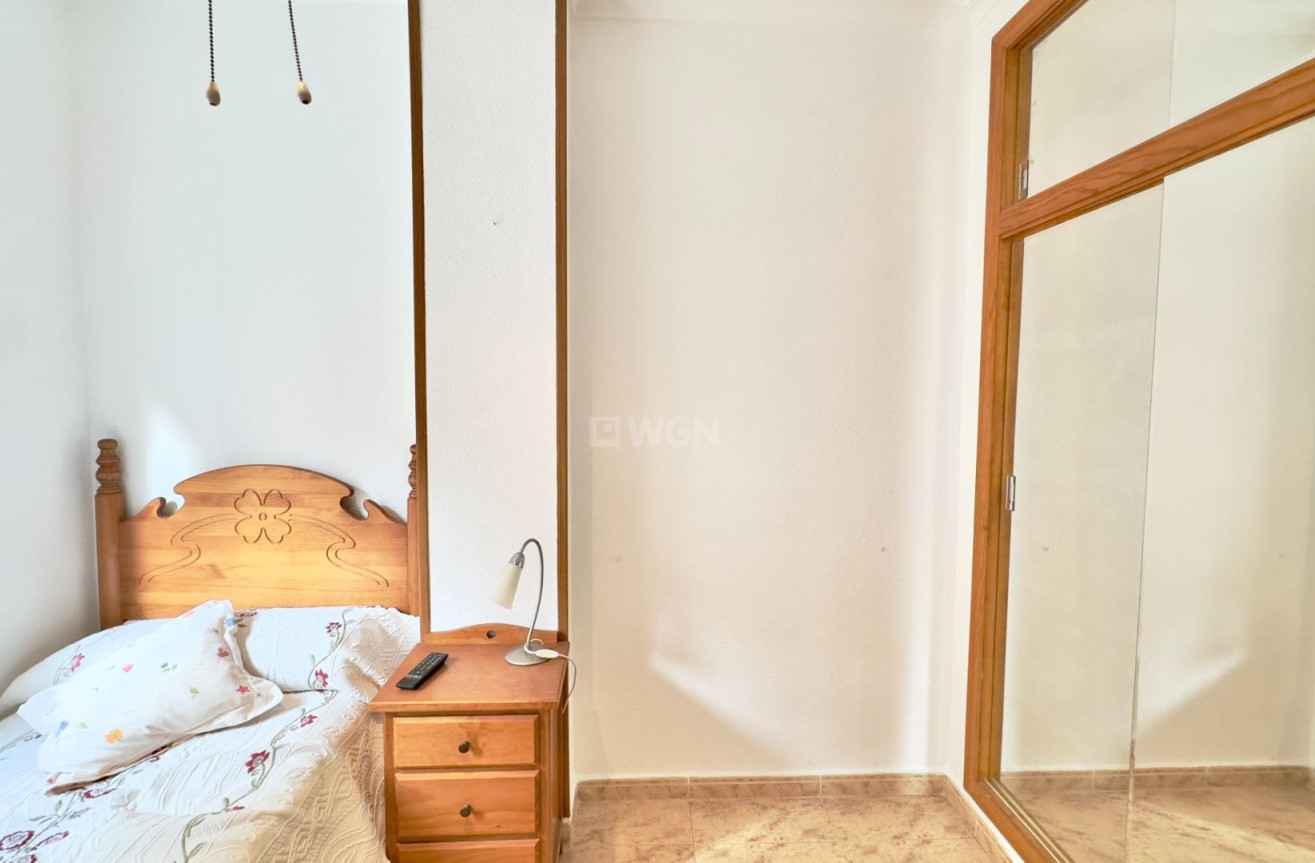 Odsprzedaż - Mieszkanie w bloku - Torrevieja - Centro