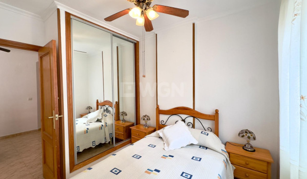 Odsprzedaż - Mieszkanie w bloku - Torrevieja - Centro