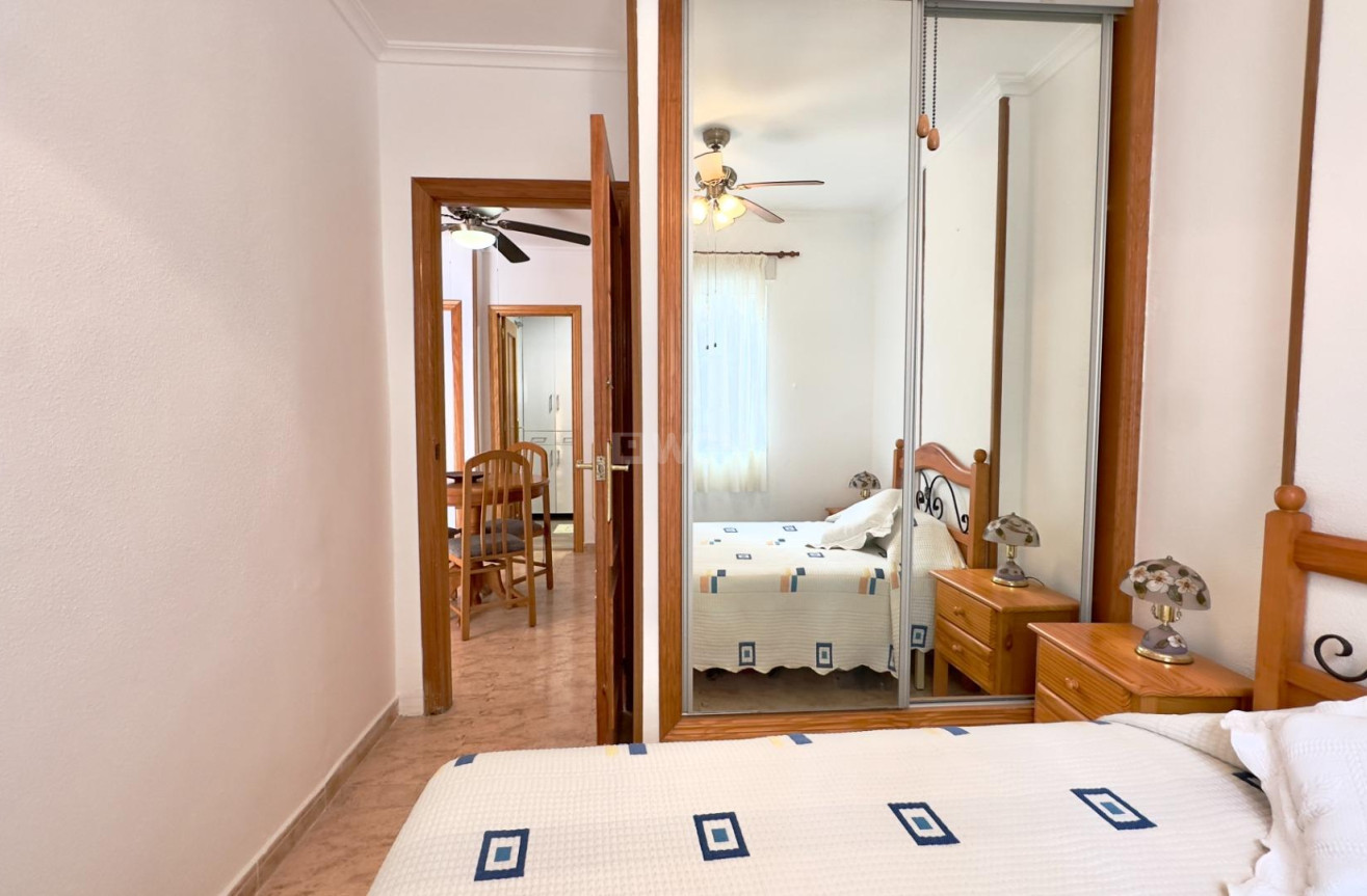 Odsprzedaż - Mieszkanie w bloku - Torrevieja - Centro