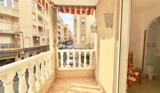 Odsprzedaż - Mieszkanie w bloku - Torrevieja - Centro