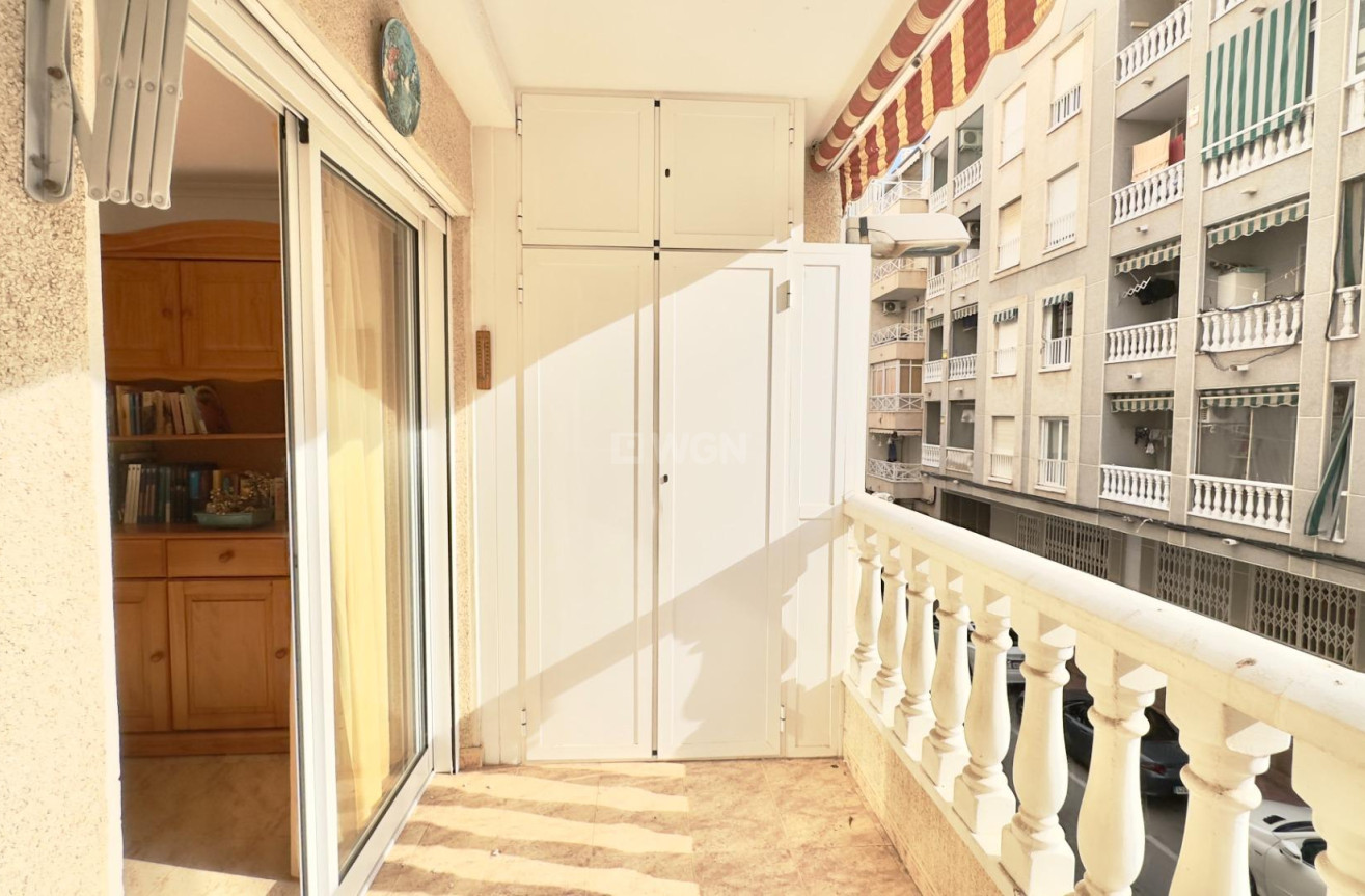 Odsprzedaż - Mieszkanie w bloku - Torrevieja - Centro