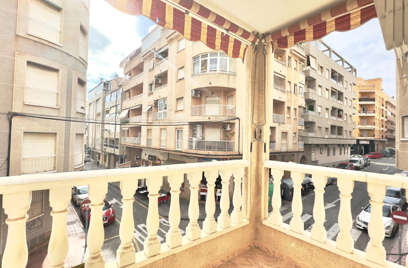 Odsprzedaż - Mieszkanie w bloku - Torrevieja - Centro
