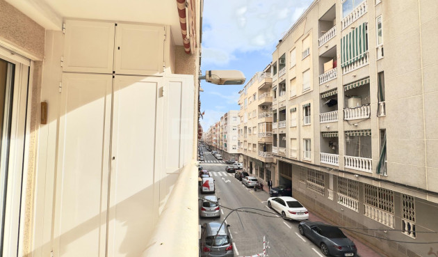 Odsprzedaż - Mieszkanie w bloku - Torrevieja - Centro
